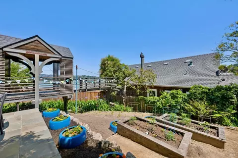 Exterior - 22 Filbert Ave, Sausalito, CA 94965 photo 11 of 16
