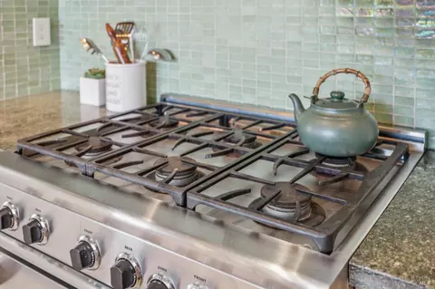 Kitchen - 22 Filbert Ave, Sausalito, CA 94965 photo 5 of 8