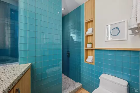 Bath - 22 Filbert Ave, Sausalito, CA 94965 photo 3 of 7