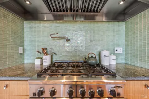 Kitchen - 22 Filbert Ave, Sausalito, CA 94965 photo 6 of 8