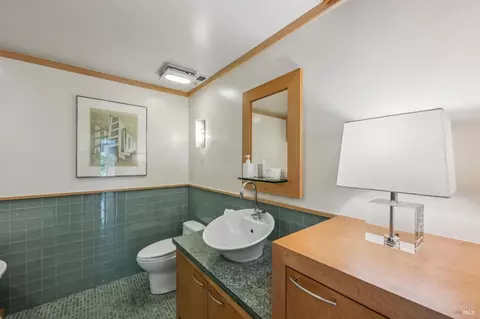 Bath - 22 Filbert Ave, Sausalito, CA 94965 photo 5 of 7