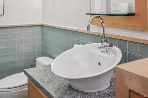 Bath - 22 Filbert Ave, Sausalito, CA 94965 photo 6 of 7