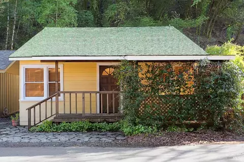 2167 Redwood Dr, Healdsburg, CA 95448
