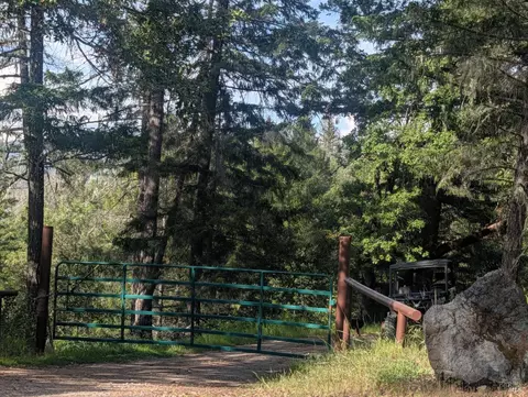 7020 Dos Rios Rd, Laytonville, CA 95454