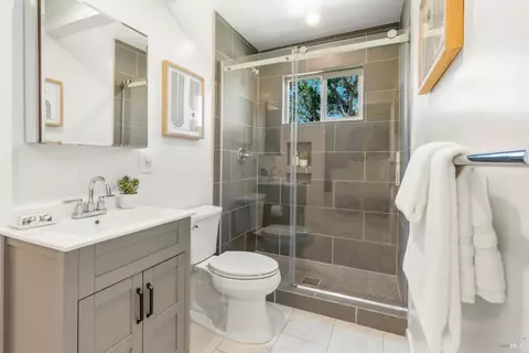 Bath - 453 Wellesley Ave, Mill Valley, CA 94941 photo 4 of 4