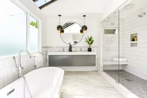 Bath - 453 Wellesley Ave, Mill Valley, CA 94941 photo 1 of 4