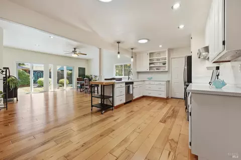 Kitchen - 180-178 Barrio Way, Windsor, CA 95492 photo 1 of 4