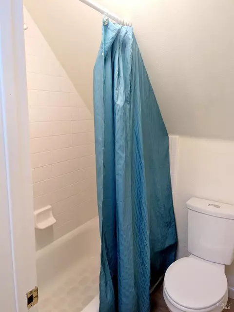 Bath - 180-178 Barrio Way, Windsor, CA 95492 photo 7 of 7