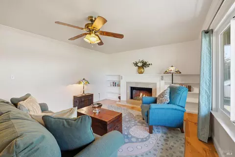 Living - 180-178 Barrio Way, Windsor, CA 95492 photo 3 of 8