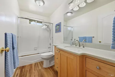 Bath - 180-178 Barrio Way, Windsor, CA 95492 photo 5 of 7