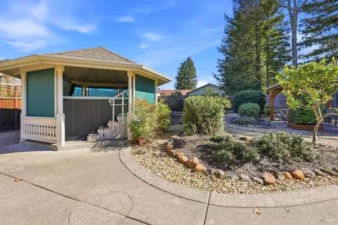 Exterior - 180-178 Barrio Way, Windsor, CA 95492 photo 13 of 20