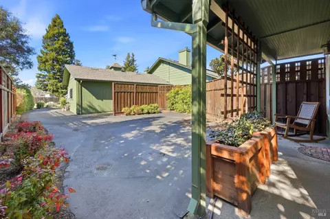 Exterior - 180-178 Barrio Way, Windsor, CA 95492 photo 5 of 20