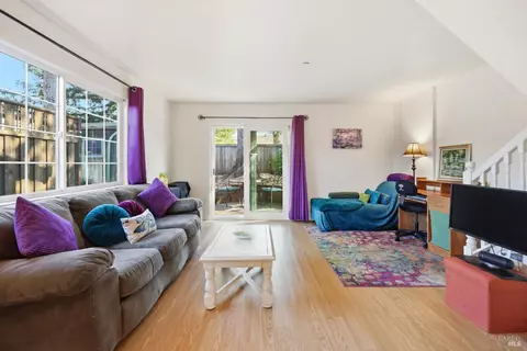 Living - 180-178 Barrio Way, Windsor, CA 95492 photo 5 of 8