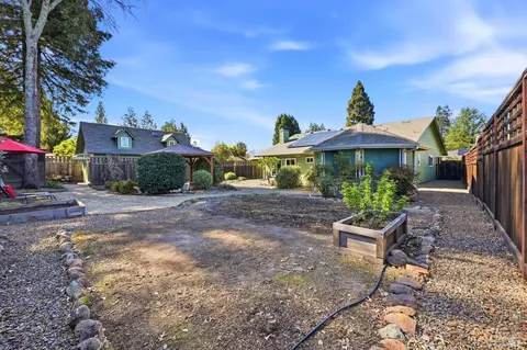 Exterior - 180-178 Barrio Way, Windsor, CA 95492 photo 11 of 20