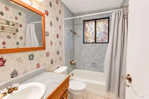 Bath - 26961 Poppy Dr, Willits, CA 95490 photo 1 of 3