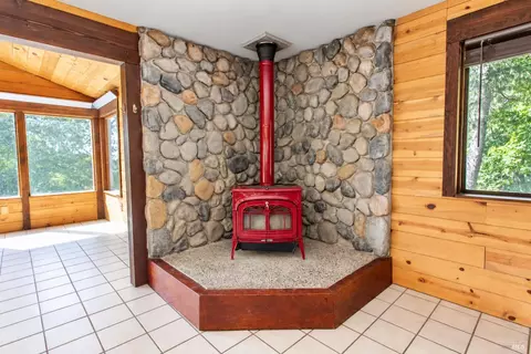 Living - 26961 Poppy Dr, Willits, CA 95490 photo 3 of 3
