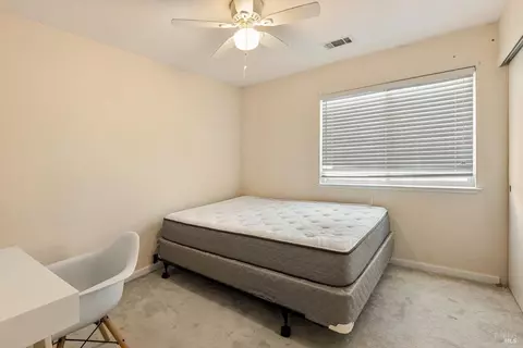 Bedroom - 154 Hawk Ct, Vacaville, CA 95687 photo 2 of 3