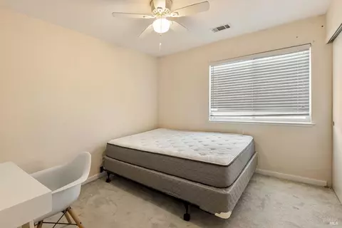 Bedroom - 154 Hawk Ct, Vacaville, CA 95687 photo 2 of 3