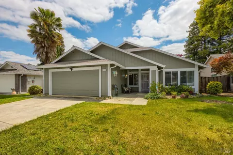 154 Hawk Ct, Vacaville, CA 95687