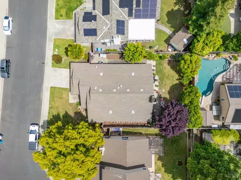 View/Area - 154 Hawk Ct, Vacaville, CA 95687 photo 4 of 5