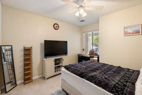 Bedroom - 154 Hawk Ct, Vacaville, CA 95687 photo 3 of 3