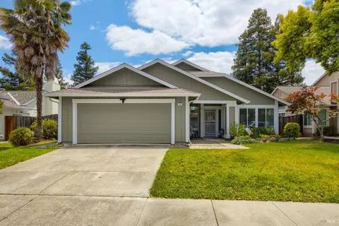 Exterior - 154 Hawk Ct, Vacaville, CA 95687 photo 2 of 7
