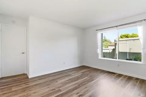Living - 12 Lakeview Ct, Novato, CA 94947 photo 6 of 6