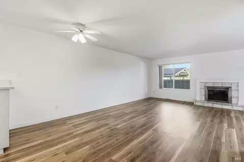 Living - 12 Lakeview Ct, Novato, CA 94947 photo 5 of 6