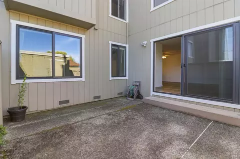 Exterior - 12 Lakeview Ct, Novato, CA 94947 photo 2 of 7