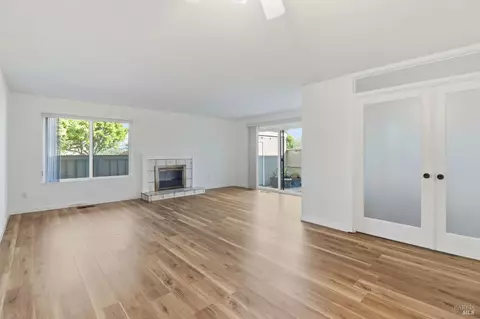 Living - 12 Lakeview Ct, Novato, CA 94947 photo 2 of 6