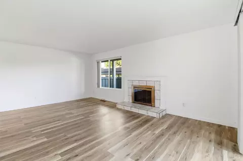 Living - 12 Lakeview Ct, Novato, CA 94947 photo 3 of 6