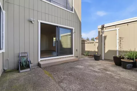 Exterior - 12 Lakeview Ct, Novato, CA 94947 photo 3 of 7