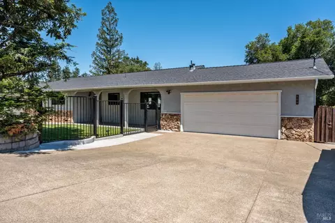 800 Riverside Dr, Ukiah, CA 95482