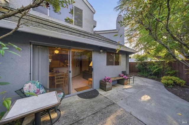 514 Racquet Club Cir, Rohnert Park, CA 94928