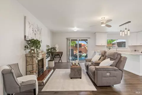 190 Olympic Cir, Vacaville, CA 95687 photo 5