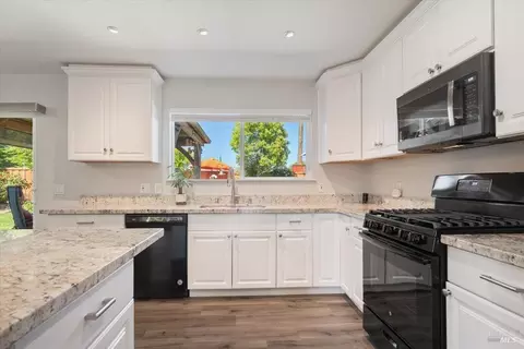 190 Olympic Cir, Vacaville, CA 95687 photo 10