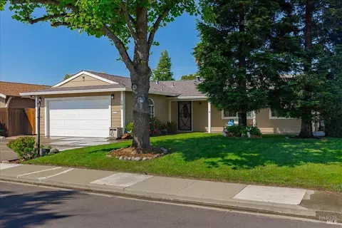 190 Olympic Cir, Vacaville, CA 95687