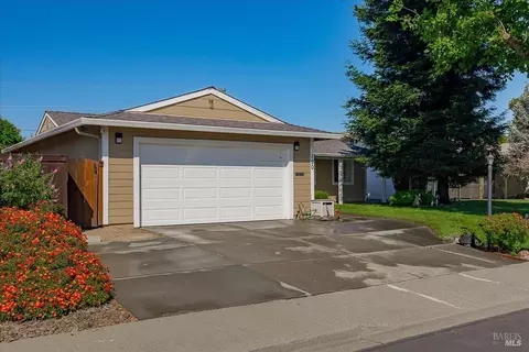190 Olympic Cir, Vacaville, CA 95687 photo 3