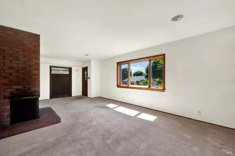 Living - 362 Deanza Dr, Vallejo, CA 94589 photo 5 of 10