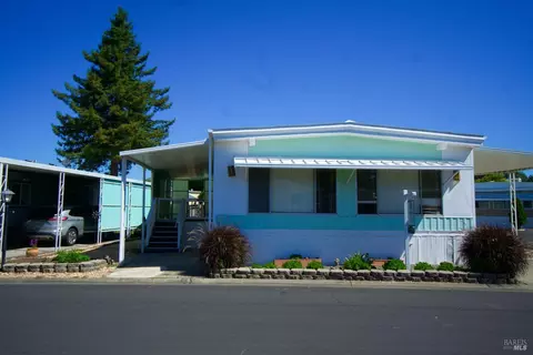 211 Colonial Park Dr, Santa Rosa, CA 95403