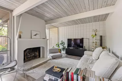 1076 Pomeroy Ave, Santa Clara, CA 95051