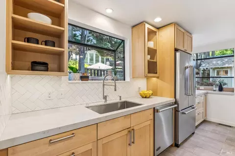 Kitchen - 215 Chapman Dr, Corte Madera, CA 94925 photo 2 of 3