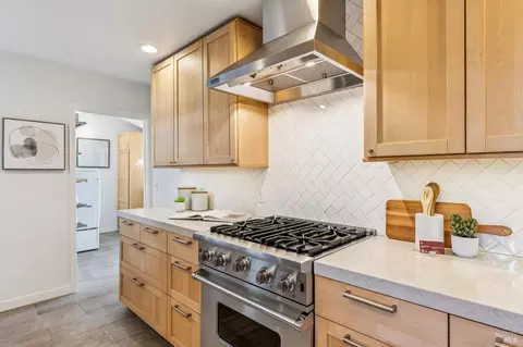 Kitchen - 215 Chapman Dr, Corte Madera, CA 94925 photo 3 of 3