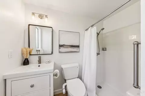 Bath - 215 Chapman Dr, Corte Madera, CA 94925 photo 3 of 3