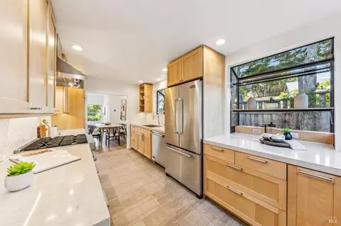 Kitchen - 215 Chapman Dr, Corte Madera, CA 94925 photo 1 of 3