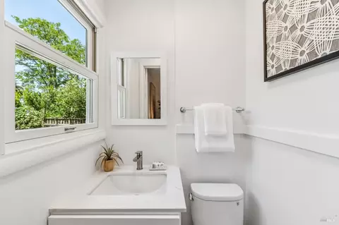 Bath - 215 Chapman Dr, Corte Madera, CA 94925 photo 2 of 3