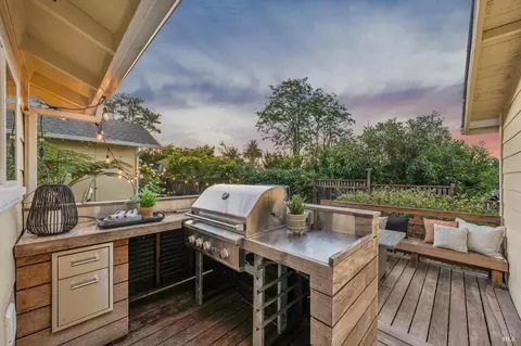 Exterior - 215 Chapman Dr, Corte Madera, CA 94925 photo 4 of 23