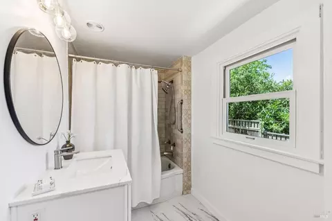 Bath - 215 Chapman Dr, Corte Madera, CA 94925 photo 1 of 3