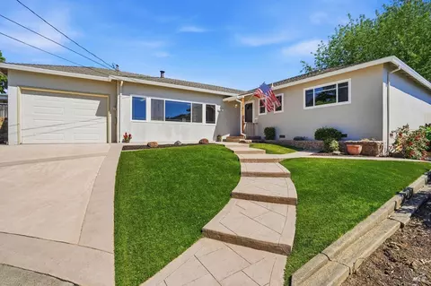 32 Colinda Dr, Petaluma, CA 94952