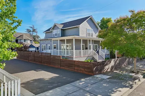 1645 E St, Napa, CA 94559